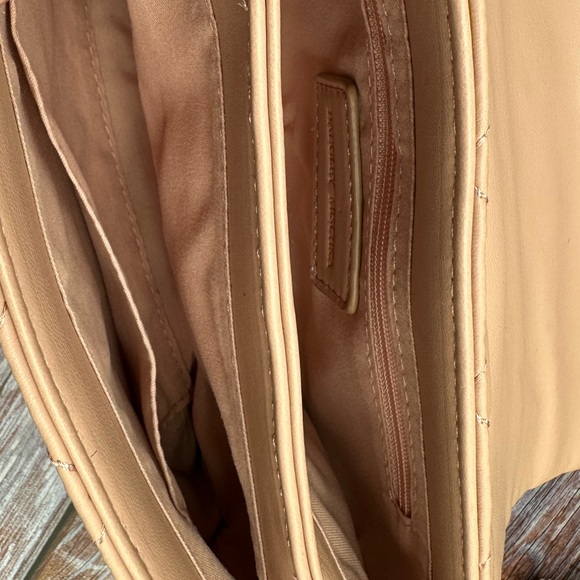 BADGLEY MISCHKA | Pinky Tan Nude Crossbody Bag with Quilted Design NWT - Picture 3 of 6